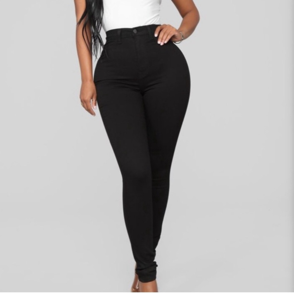 Fashion Nova -Kahula Skinny Jeans- Women's Size: 3-
Color: Black-NEW!!